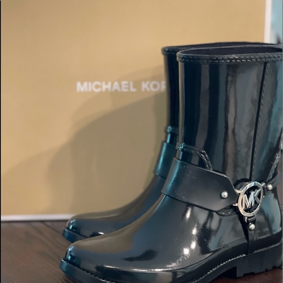 MK Michael Kors Rain Boots - Picture 3 of 6